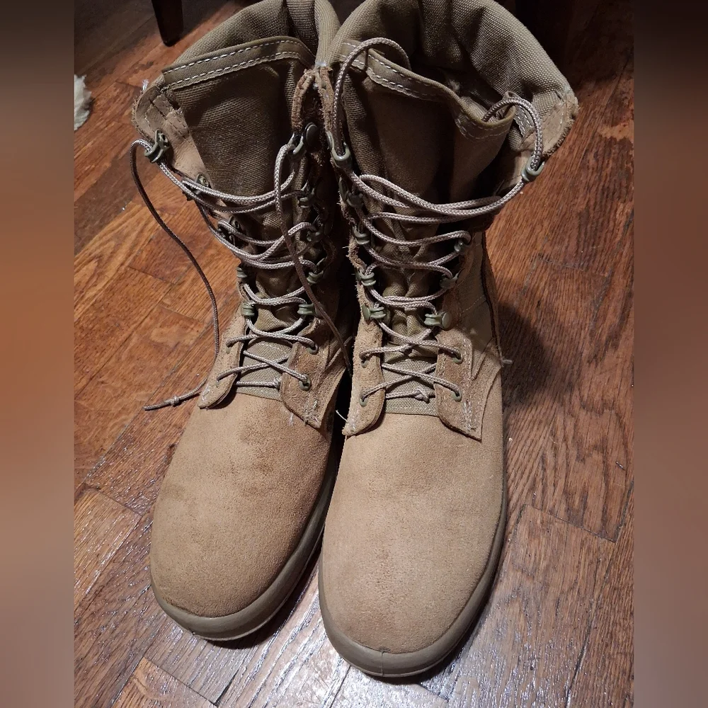 Belleville Tan/ brown Combat boots Size 9.5R - Pre-owned AHWC
